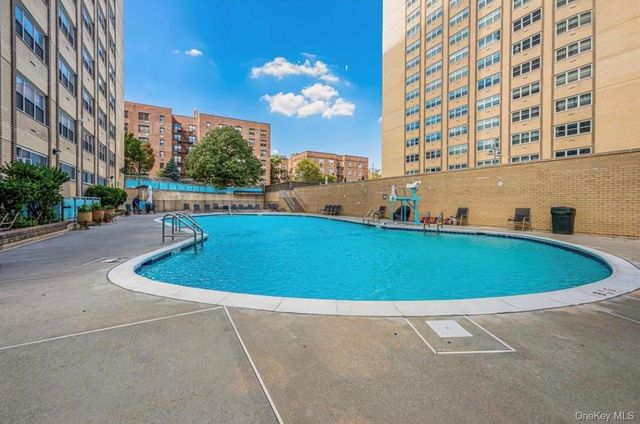10230 66th Road 21H, Forest Hills, NY 11375
