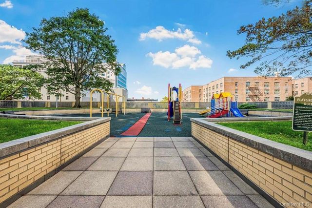 10230 66th Road 21H, Forest Hills, NY 11375