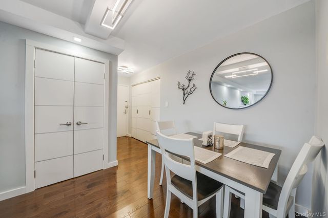 10230 66th Road 21H, Forest Hills, NY 11375
