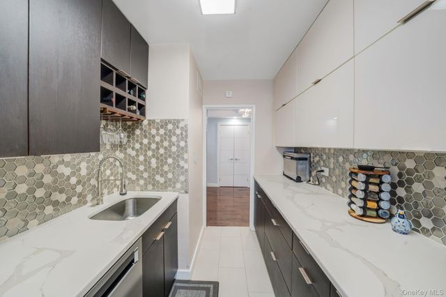 10230 66th Road 21H, Forest Hills, NY 11375