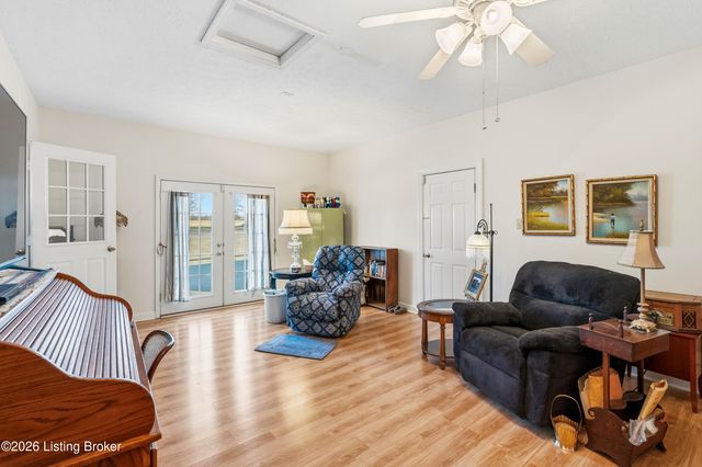 1038 Trevilian Way, Louisville, KY 40213