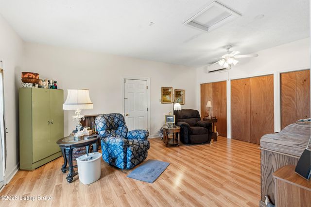 1038 Trevilian Way, Louisville, KY 40213