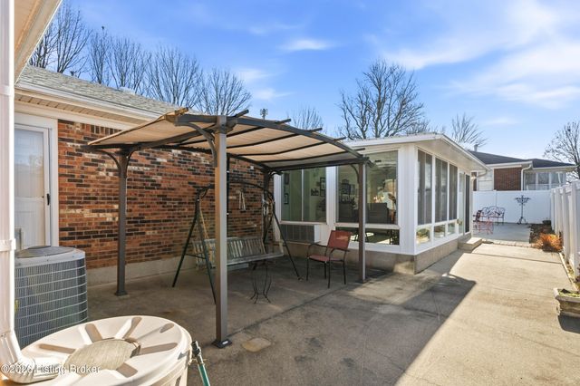 1038 Trevilian Way, Louisville, KY 40213