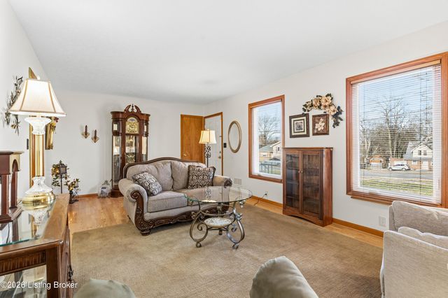 1038 Trevilian Way, Louisville, KY 40213