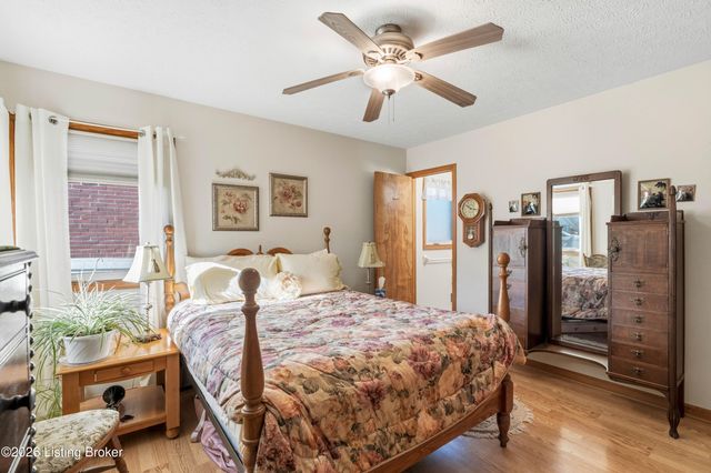 1038 Trevilian Way, Louisville, KY 40213