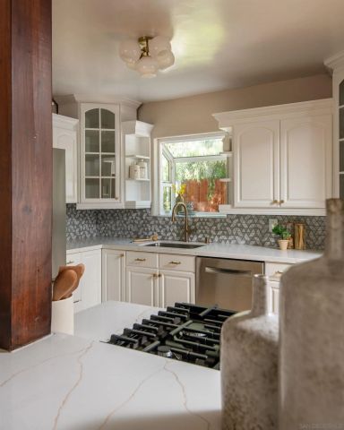 2711 N Arroyo Drive, San Diego, CA 92103