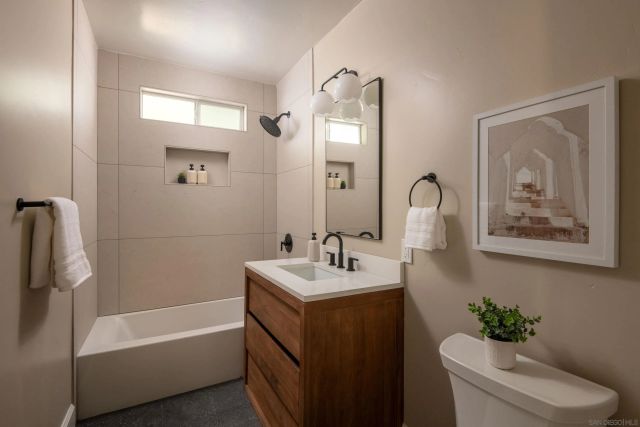 2711 N Arroyo Drive, San Diego, CA 92103