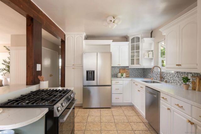 2711 N Arroyo Drive, San Diego, CA 92103