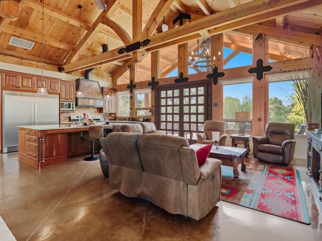 71 Nature Pointe Drive, Tijeras, NM 87059