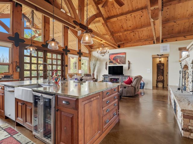 71 Nature Pointe Drive, Tijeras, NM 87059