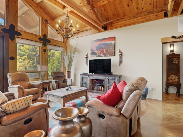 71 Nature Pointe Drive, Tijeras, NM 87059