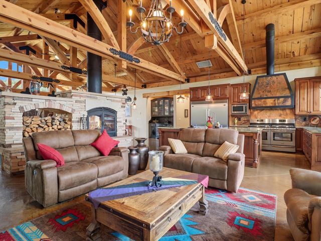 71 Nature Pointe Drive, Tijeras, NM 87059