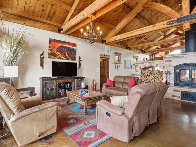 71 Nature Pointe Drive, Tijeras, NM 87059