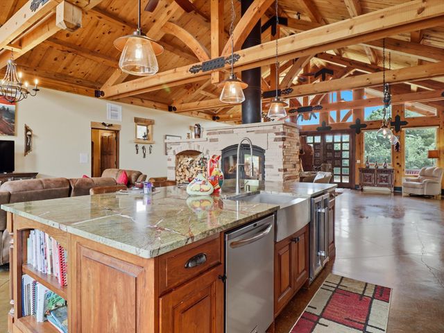 71 Nature Pointe Drive, Tijeras, NM 87059