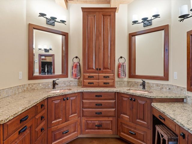 71 Nature Pointe Drive, Tijeras, NM 87059