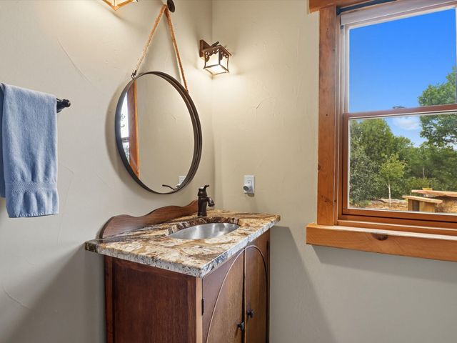 71 Nature Pointe Drive, Tijeras, NM 87059