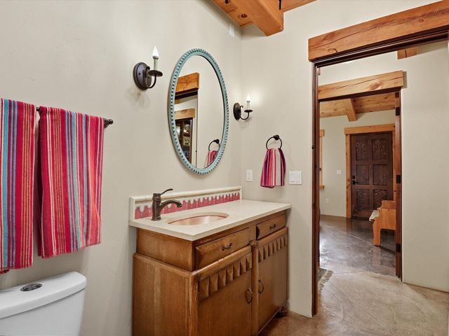 71 Nature Pointe Drive, Tijeras, NM 87059