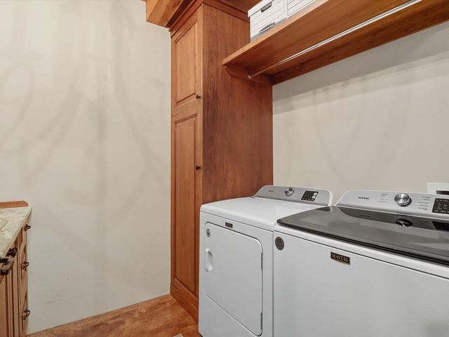 71 Nature Pointe Drive, Tijeras, NM 87059