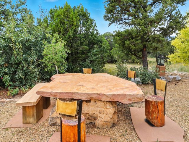 71 Nature Pointe Drive, Tijeras, NM 87059