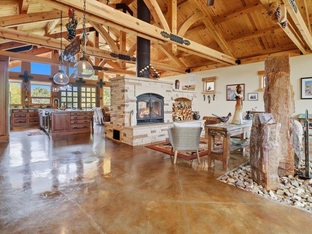 71 Nature Pointe Drive, Tijeras, NM 87059