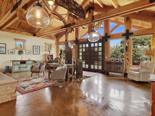 71 Nature Pointe Drive, Tijeras, NM 87059