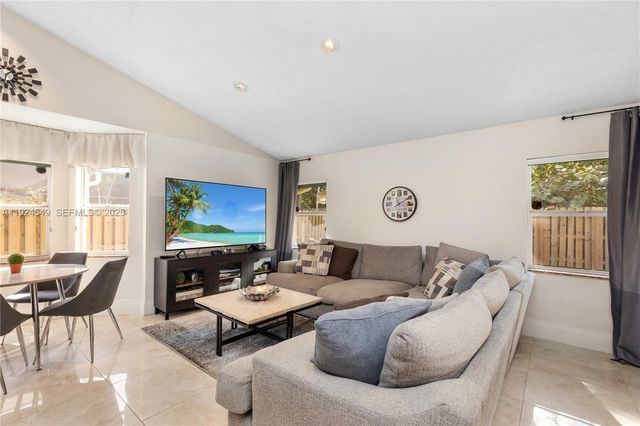 7101 NW 44th Ln, Coconut Creek, FL 33073