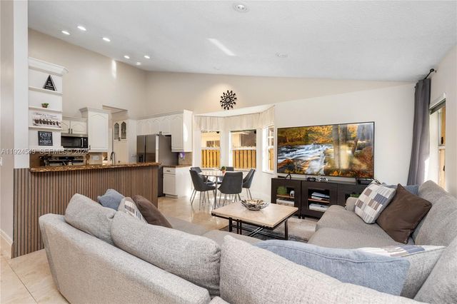 7101 NW 44th Ln, Coconut Creek, FL 33073