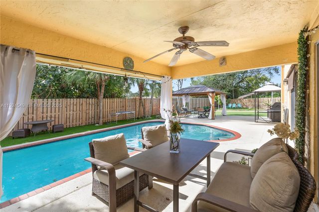 7101 NW 44th Ln, Coconut Creek, FL 33073