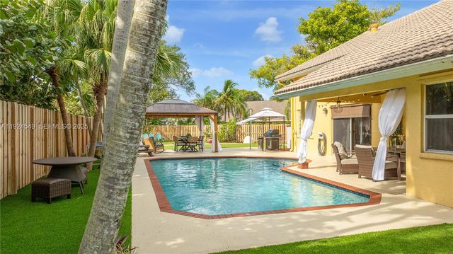 7101 NW 44th Ln, Coconut Creek, FL 33073