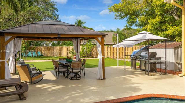 7101 NW 44th Ln, Coconut Creek, FL 33073