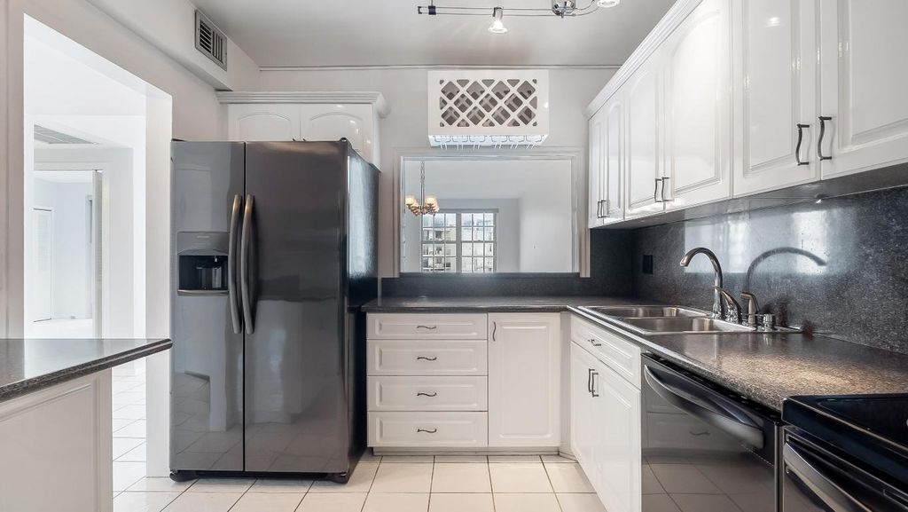 Image 10 of property listing at 3475 S Ocean Boulevard 5140, Palm Beach, FL 33480