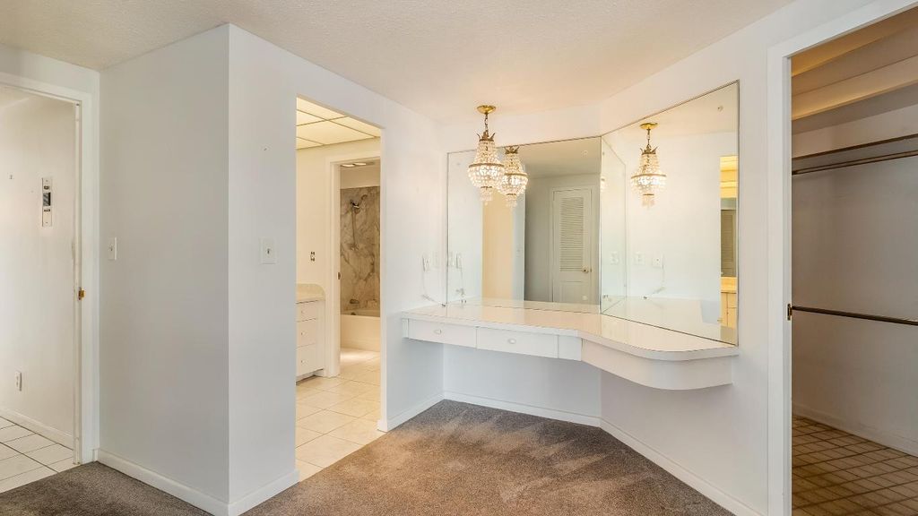 Image 40 of property listing at 3475 S Ocean Boulevard 5140, Palm Beach, FL 33480