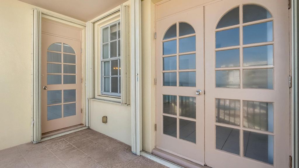 Image 8 of property listing at 3475 S Ocean Boulevard 5140, Palm Beach, FL 33480