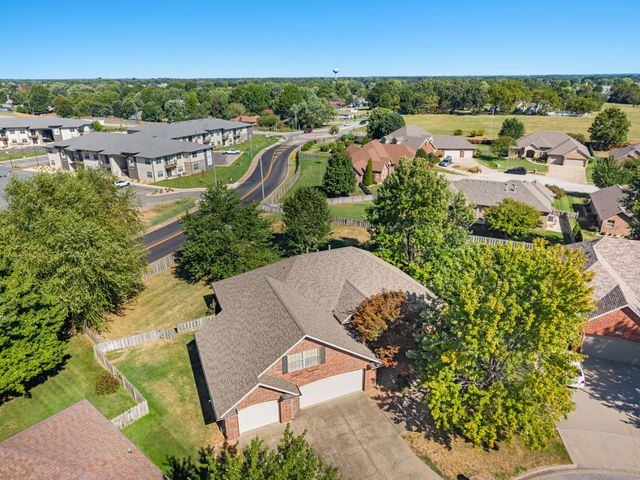 709 N Zion Way, Nixa, MO 65714