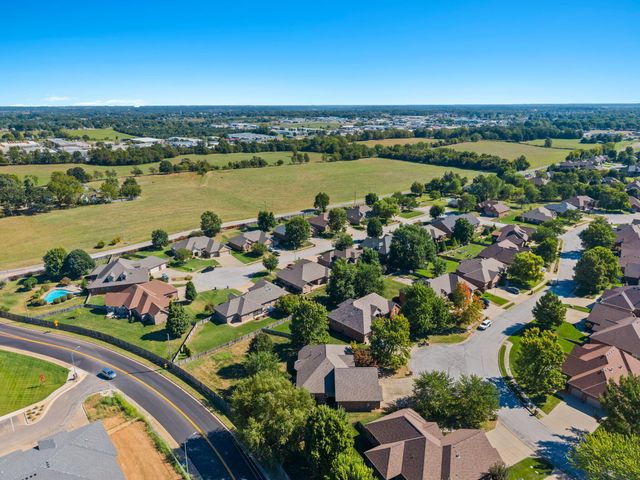 709 N Zion Way, Nixa, MO 65714