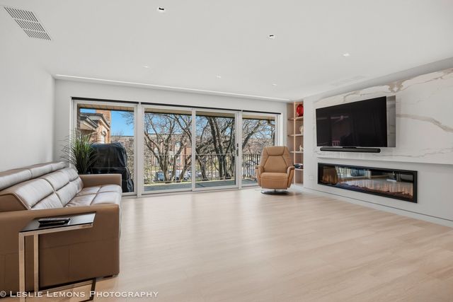 2 Oak Brook Club Drive C303, Oak Brook, IL 60523