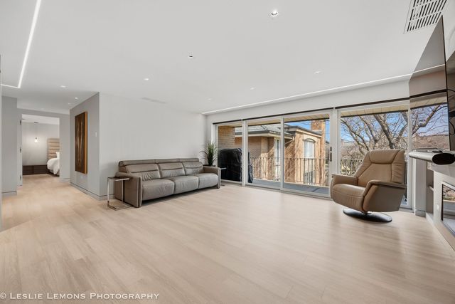 2 Oak Brook Club Drive C303, Oak Brook, IL 60523