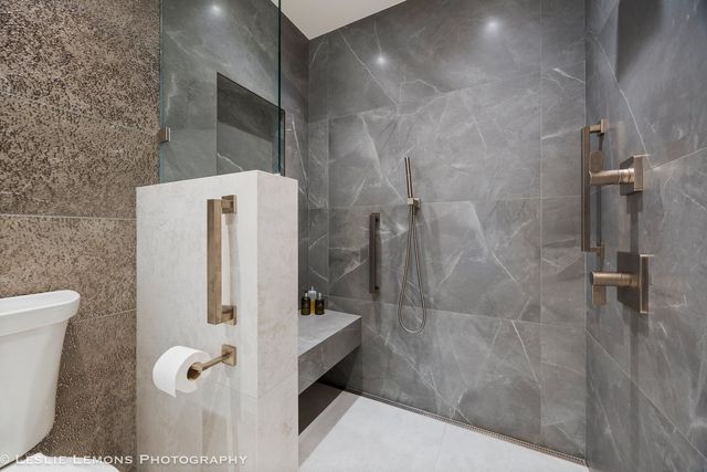 2 Oak Brook Club Drive C303, Oak Brook, IL 60523