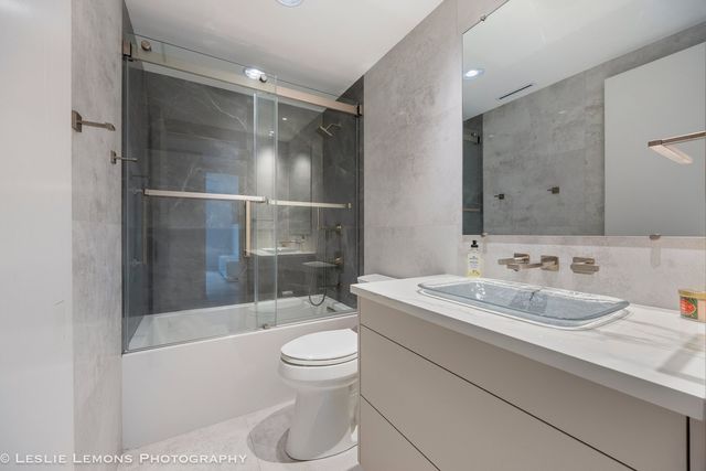 2 Oak Brook Club Drive C303, Oak Brook, IL 60523