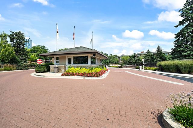 2 Oak Brook Club Drive C303, Oak Brook, IL 60523