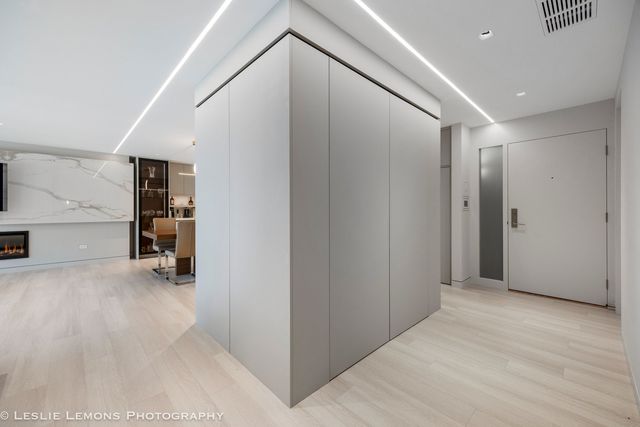 2 Oak Brook Club Drive C303, Oak Brook, IL 60523