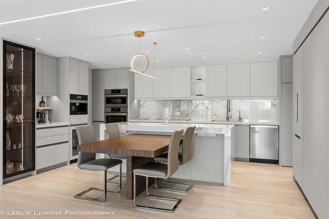 2 Oak Brook Club Drive C303, Oak Brook, IL 60523