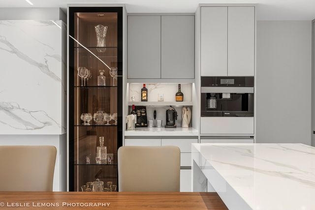 2 Oak Brook Club Drive C303, Oak Brook, IL 60523