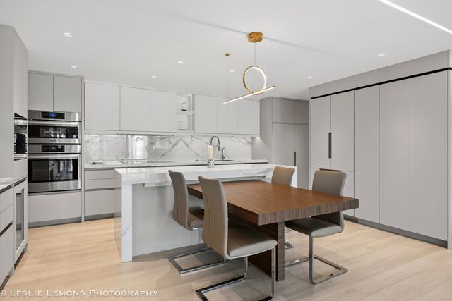 2 Oak Brook Club Drive C303, Oak Brook, IL 60523