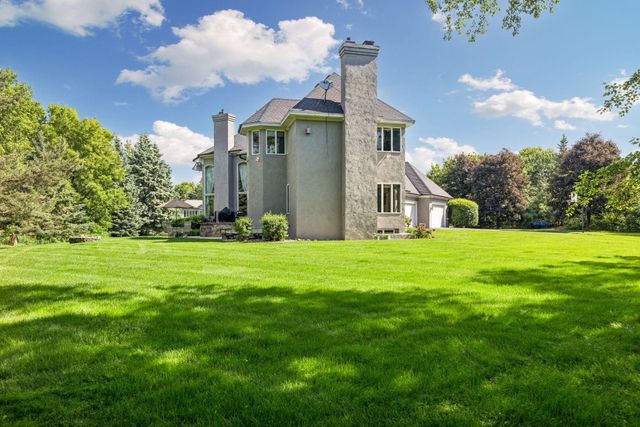 23 Scotch Pine Circle, Saint Paul, MN 55127