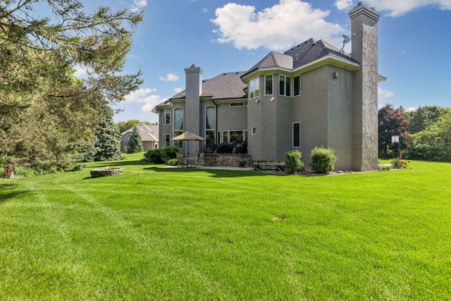 23 Scotch Pine Circle, Saint Paul, MN 55127