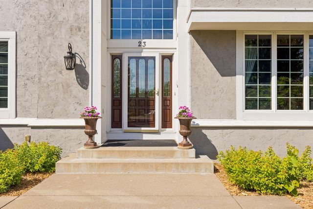 23 Scotch Pine Circle, Saint Paul, MN 55127