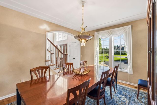 23 Scotch Pine Circle, Saint Paul, MN 55127