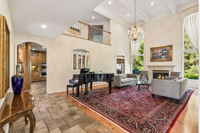 23 Scotch Pine Circle, Saint Paul, MN 55127