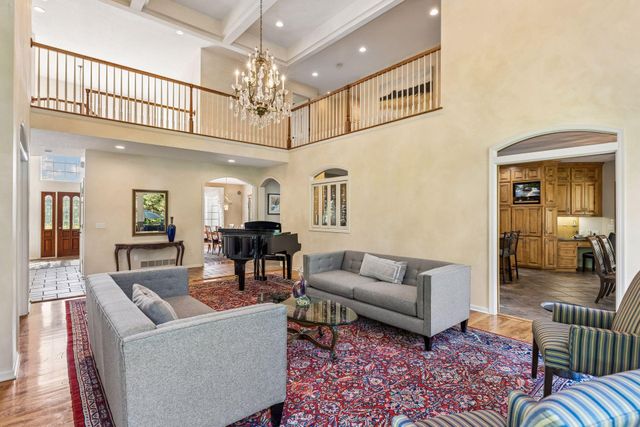 23 Scotch Pine Circle, Saint Paul, MN 55127